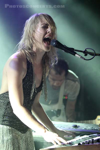 METRIC - 2009-05-04 - PARIS - La Maroquinerie - Emily Haines - Joshua Winstead